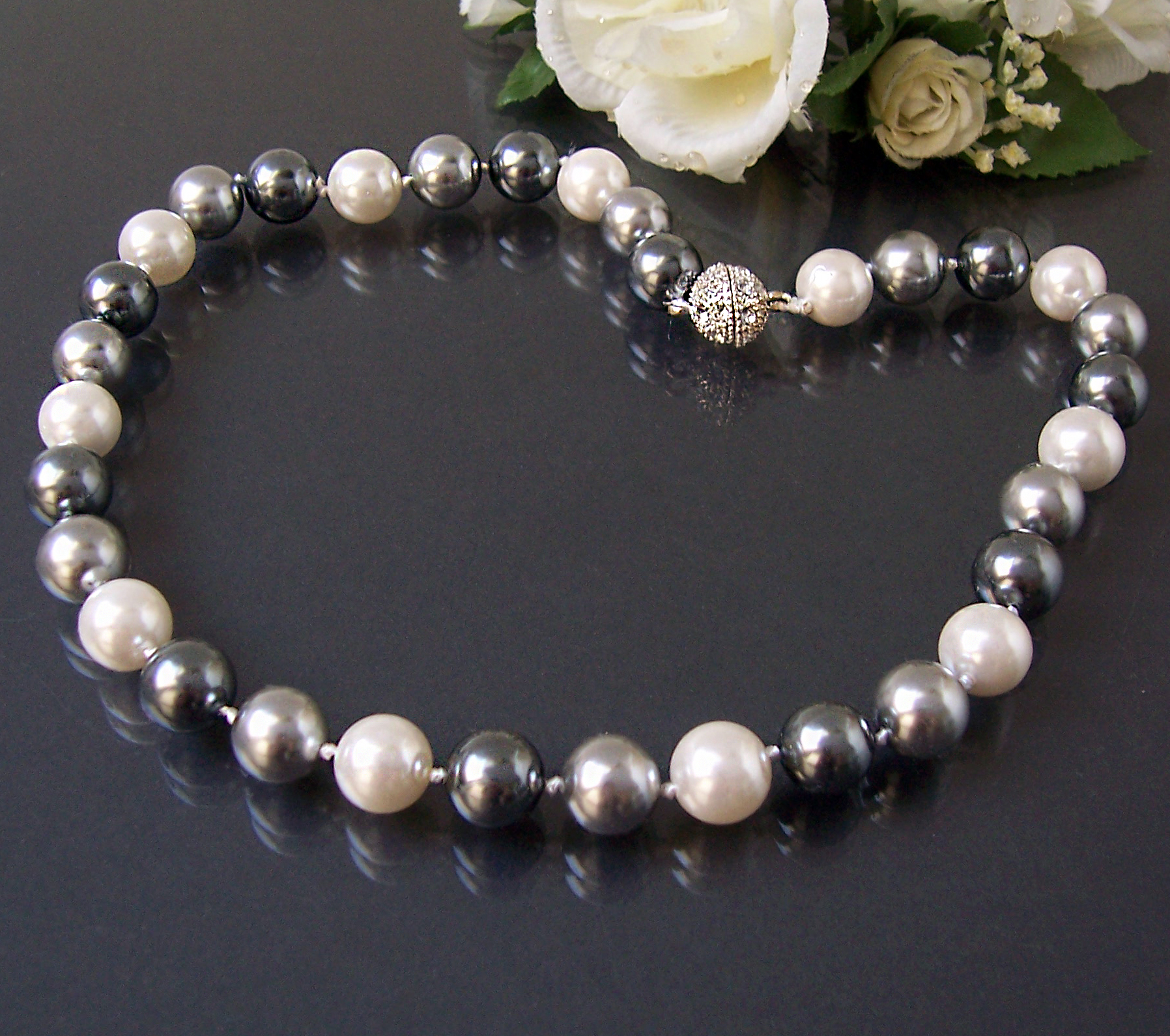 Perlenkette Muschelkern Perlen weiß grau 12mm Collier Braut Strass K1419